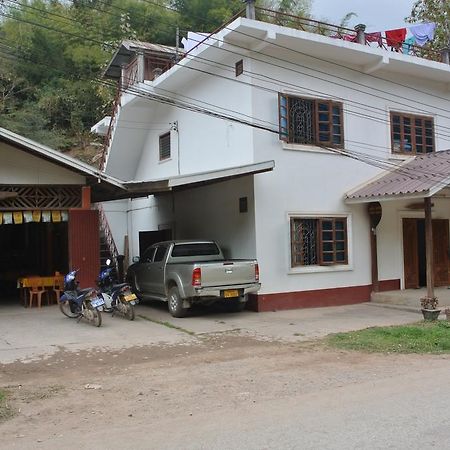 Syvongsack Guesthouse Muang Pakbèng エクステリア 写真