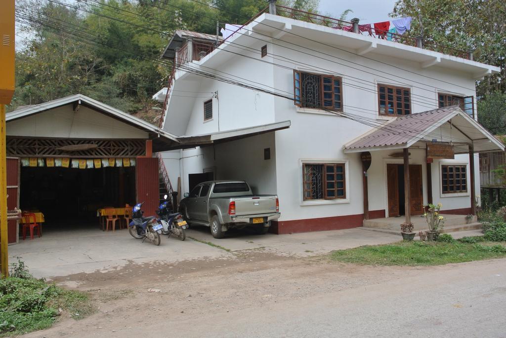 Syvongsack Guesthouse Muang Pakbèng エクステリア 写真