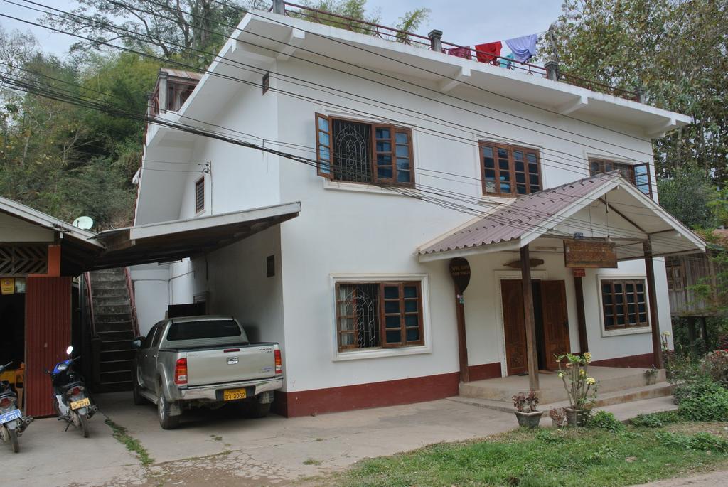 Syvongsack Guesthouse Muang Pakbèng エクステリア 写真