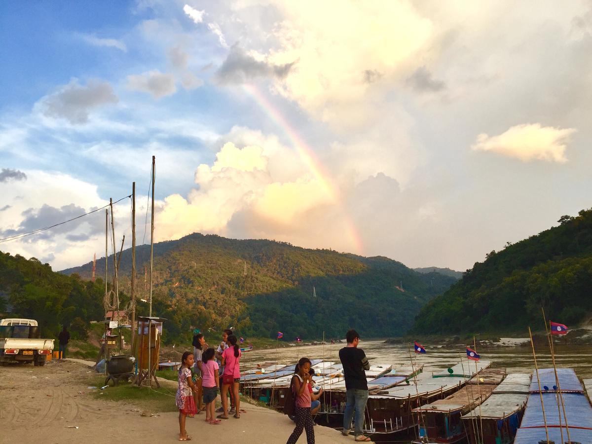 Syvongsack Guesthouse Muang Pakbèng エクステリア 写真